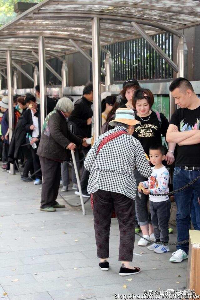 “南昌八一起义纪念馆”大门前实拍（江西之旅第廿二集）