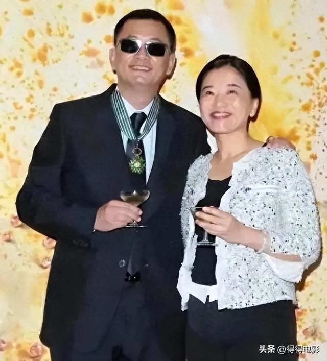 陪玩陪睡只是开胃菜，袭警、舔手指、集体嫖娼，背后的事捂不住了