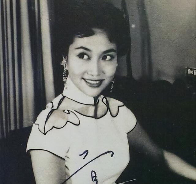 她是中国第一美人！五位总统追她却隐居农村守寡！死后葬八宝山