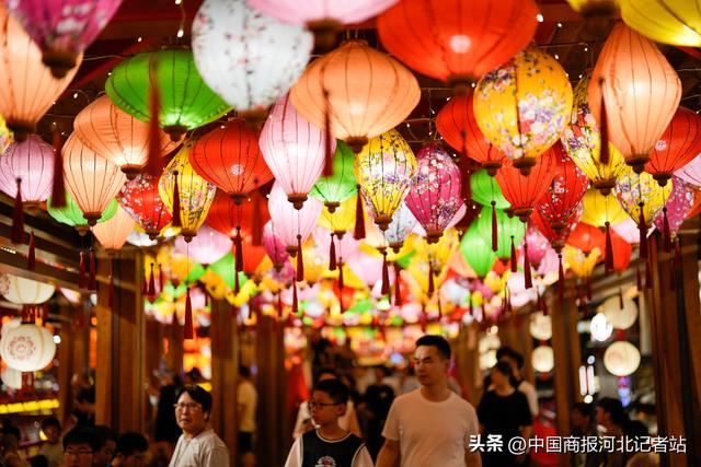 唐山河头老街点亮夏日夜生活
