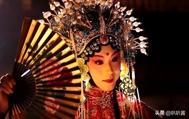 善恶终有报！47岁“跌落神坛”的李玉刚	，终是活成了“跳梁小丑”