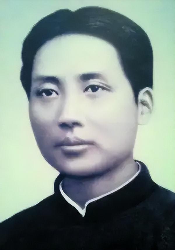 他曾与毛主席同住一屋，一生花天酒地，建国后却成了开国功臣