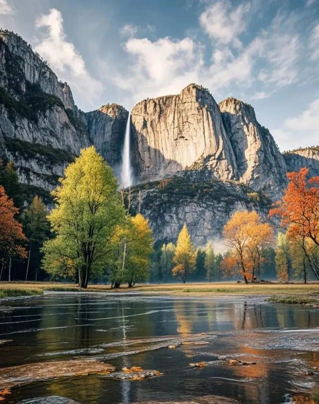这么美的景色，蓝天山岗彩林碧水，简直是美若仙境