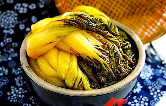 “上午小雪	，冻死牛；下午小雪，暖烘烘	”，今年几点小雪？