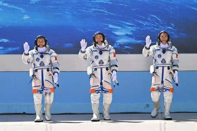 神舟二十一号航天员乘组引期待！杨利伟或“缺席”？原因有迹可循
