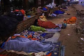 孟加拉究竟有多脏？女性当街随地大小便，印度看了都自叹不如图片