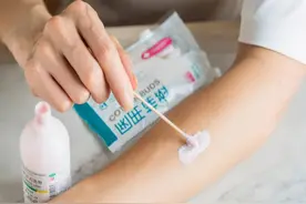 几块钱一瓶的炉甘石洗剂，连世卫组织都推荐，可以治疗4种皮肤病图片