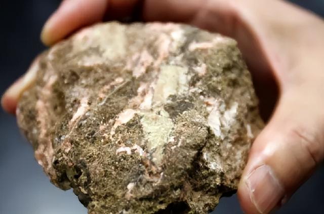 中方发布公告，对日本断供稀土	，不到24小时，高市要求撤回制裁