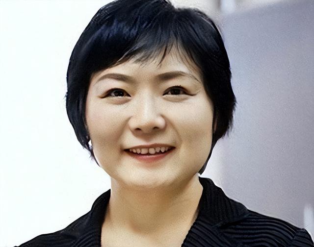 手握11万亩地皮，银行存七百多亿，她才是我国隐形“地产女首富”