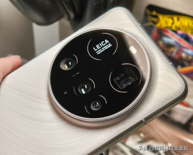 高端旗舰手机，vivo、小米、OPPO全军覆没，三星手机为何能1挑3？