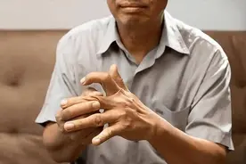 提醒：身体出现这几种疼痛感，可能是“痛风”信号，千万不要忽视图片