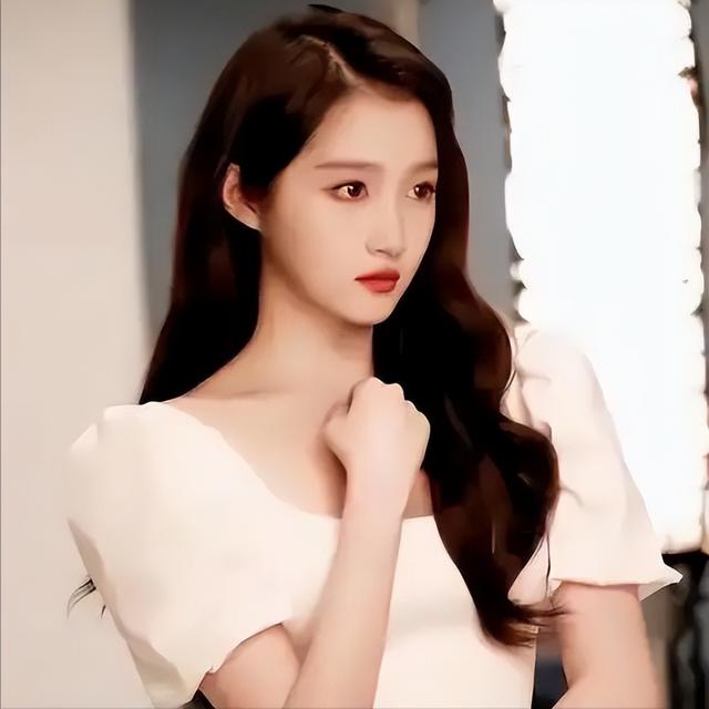 分手传闻仅3月，关晓彤的一张海边亲吻照，撕碎了鹿晗最后的体面