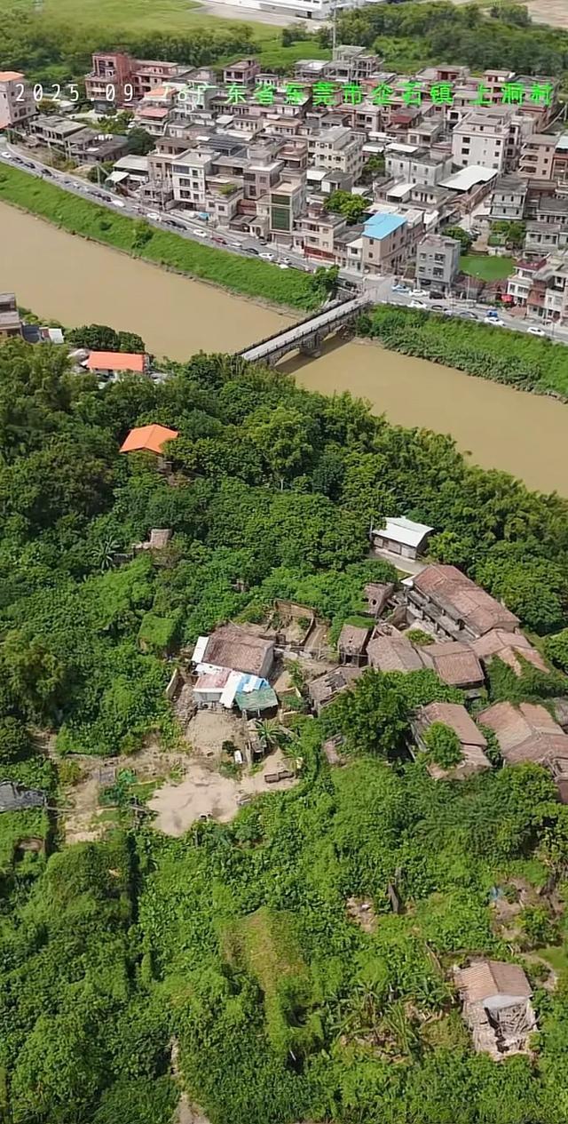 东莞有一处无人村,内部杂草丛生,倍感凄凉,让人觉得惋惜