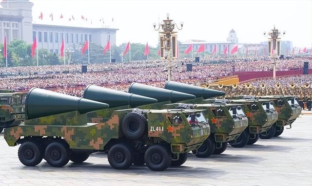 中美是打是和？看完北京阅兵后，美防长递出一句话，不出中国所料