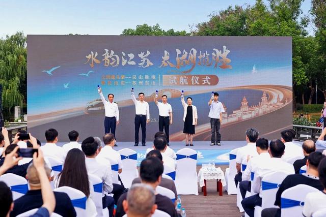 太湖晨航，邂逅水墨绮梦