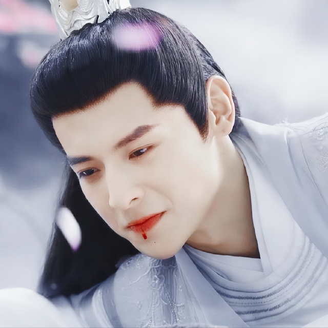 拦腰抱、湿身吻，《暗河传》2搭的他俩，贡献了全剧最大尺度