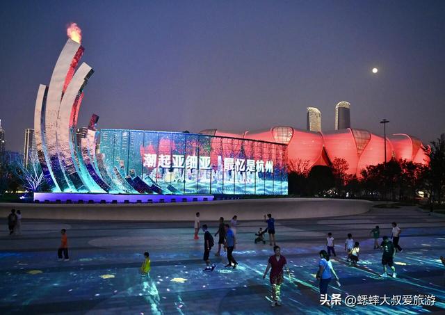 占地约1万平方米，每周有光幕表演的杭州新公园来了，有三大惊喜