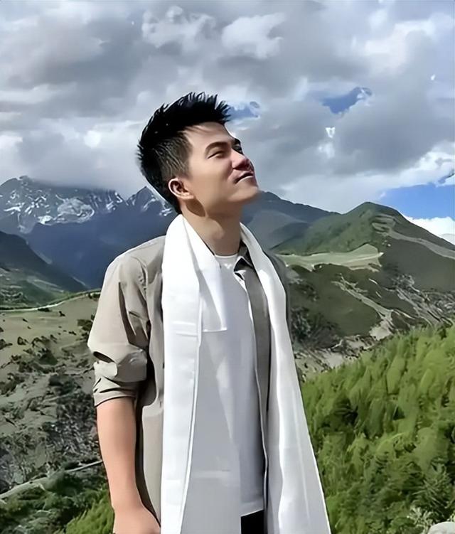 俞敏洪没想到，董宇辉受邀九三阅兵半月多，再因一个举动口碑暴涨