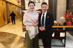 江苏著名中医丁春喜和上海电视台冯冰老师见面交谈图片