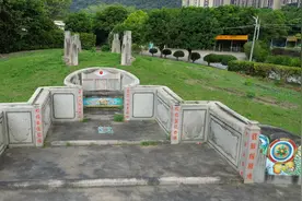 潮汕十大名墓之风吹罗带，墓上插八条楚币库钱，你知道为什么吗图片