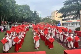 学生提笔写“孝”字！玄武区这所小学十岁成长仪式亮点满满！图片