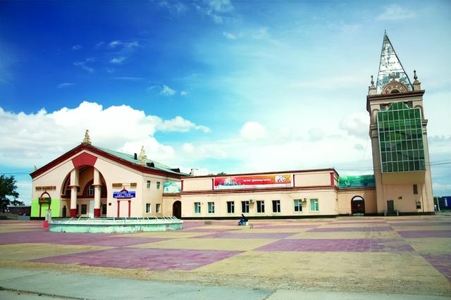 中蒙边境的蒙古国小城，吃中国饭，用中国电，幸福到原地转圈