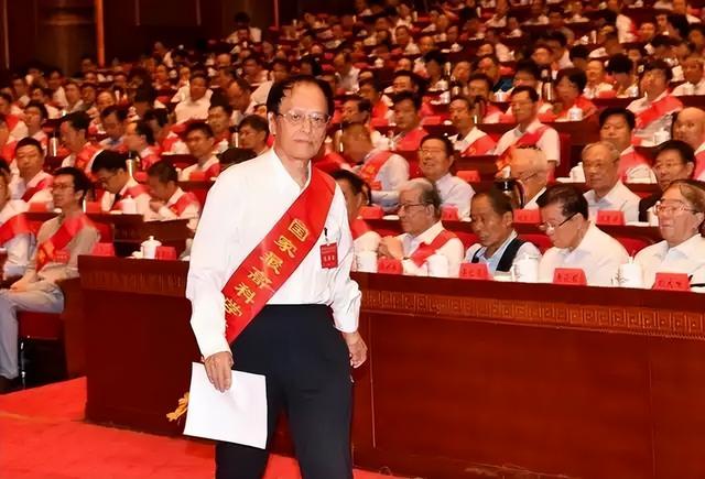 美俄都没攻克的难题，被中国一老头突破，奖励1000万他全捐了