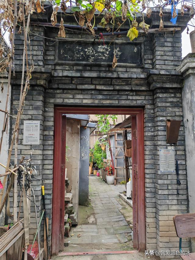 从中国美术馆出来，钻胡同，一路逛到王府井大街