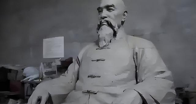 天地会逃到海外，成立了一个国家	，面积比两个日本大，至今说汉语