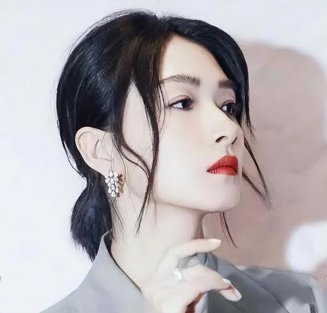 因长的太漂亮，七次拒绝导演“要求”被封杀，如今43岁凭实力走红