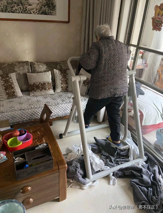 笑死！到底是谁教老年人网购的？网友：什么都敢买！