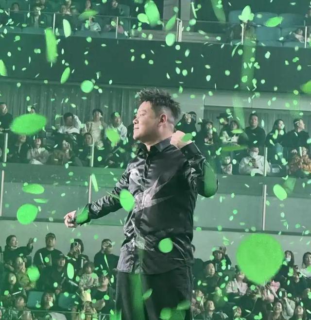 北京这一夜，官宣新身份的岳云鹏，彻底颠覆了大众对他的固有认知