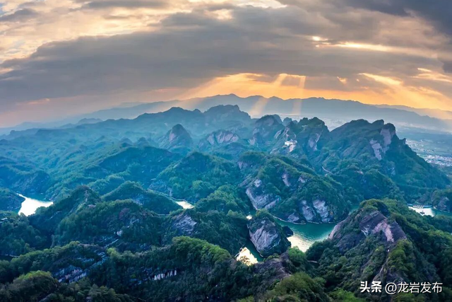 龙岩周末去哪儿 | 秋意浓！带上家人一起登高、远眺~