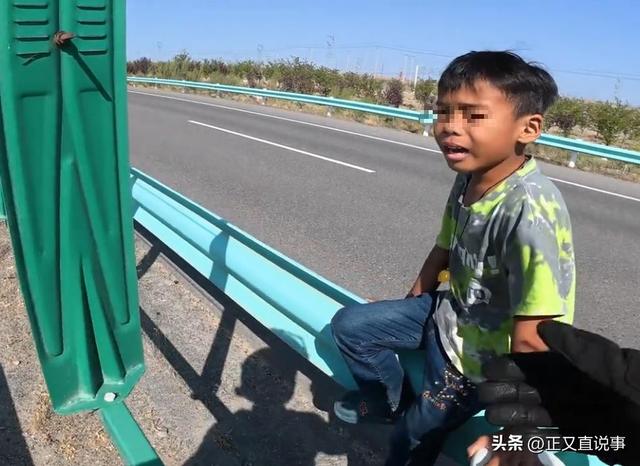 好狠的心！男子称偏爱小儿子，却把他扔国道，让老婆独自徒步寻回