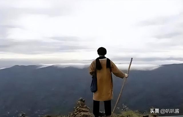 他用八年时间徒步走到拉萨，七步一叩首，7400里，竟磕出“天眼”