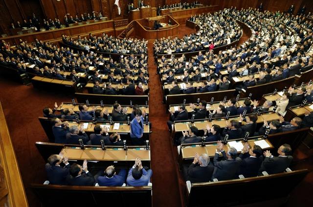 日本局势一夜变天	，日本内部，把矛头瞄向了高市早苗