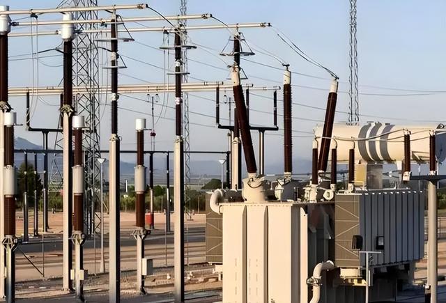 马斯克一语成真：全球抢购的不是芯片	，而是中国20万一台变压器