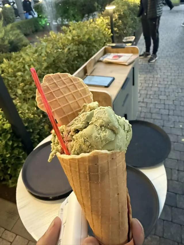 人均卡戴珊，这个忧伤又美丽的小国让我念念不忘