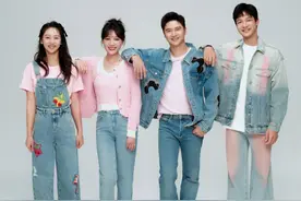 田亮一家近照，46岁身家过亿，老婆女儿颜值高，进娱乐圈很成功图片