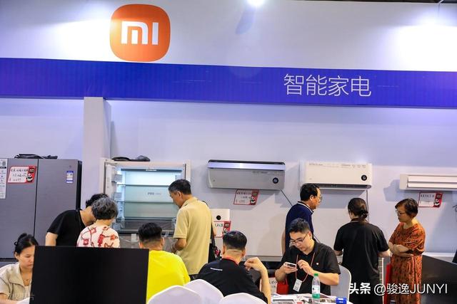 东北热得不行，忙坏了安装工，没想到最后雷军乐开花！