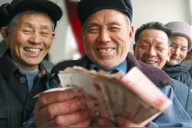 农村老人注意！国家又发钱了，这3类补贴每月都能领！手把手教您申请图片