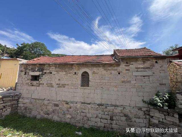 章丘官庄西南峪，和西周峪一样也是座美妙且质朴的古村