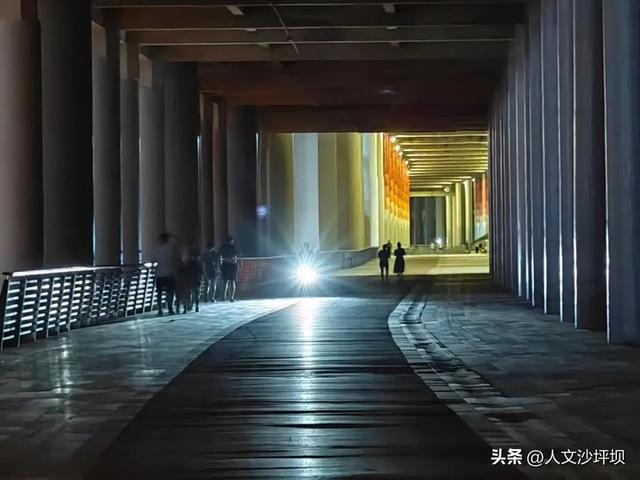 哇，重庆的桥下空间就是这么酷！