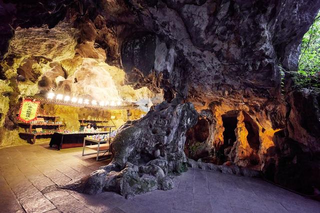 贵阳黔灵山公园，亲子游玩的好去处，这里有近距离撸猴的绝佳地点