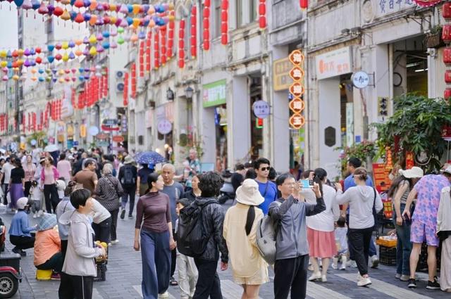 海口入境游氛围愈发浓厚！外国朋友来了都说方便