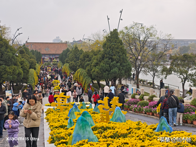 15分钟617人登顶龙亭大殿，传统观光景区迈向沉浸夜游的关键一步
