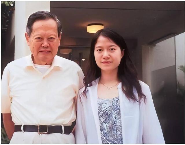 杨振宁去世不到2月	，令人担忧的事还是发生，翁帆近况被曝惹争议