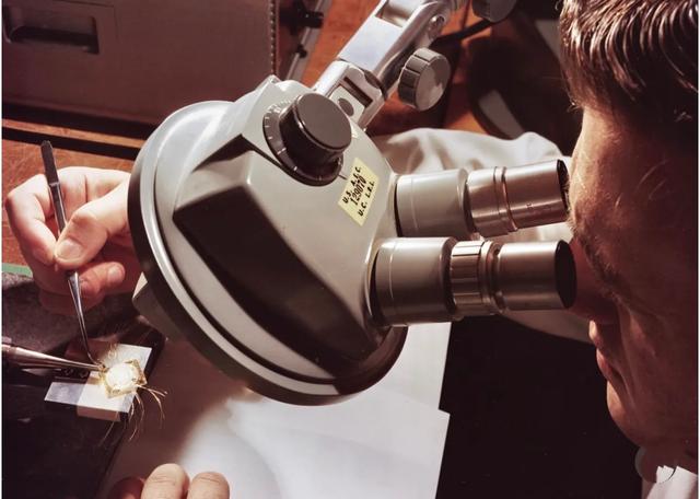 推开44吨的秘密：关于那扇“世界最重之门”的硬核往事