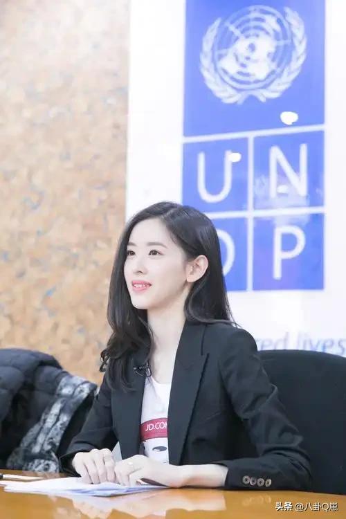 婚变传闻仅5天,刘强东"坦白"没自信,章泽天状态好到和男星看展