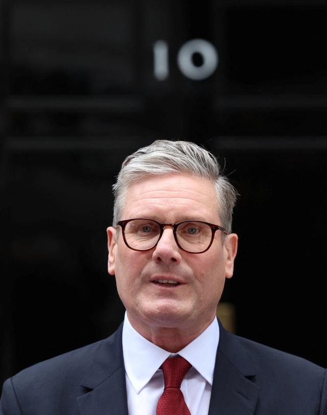 拒印工签、留富豪不慌，斯塔默的英国移民政策藏多少矛盾？